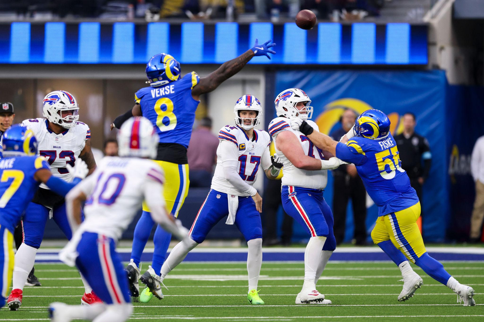 NFL Game Outlook: Matchup Analysis and Projected Winners
